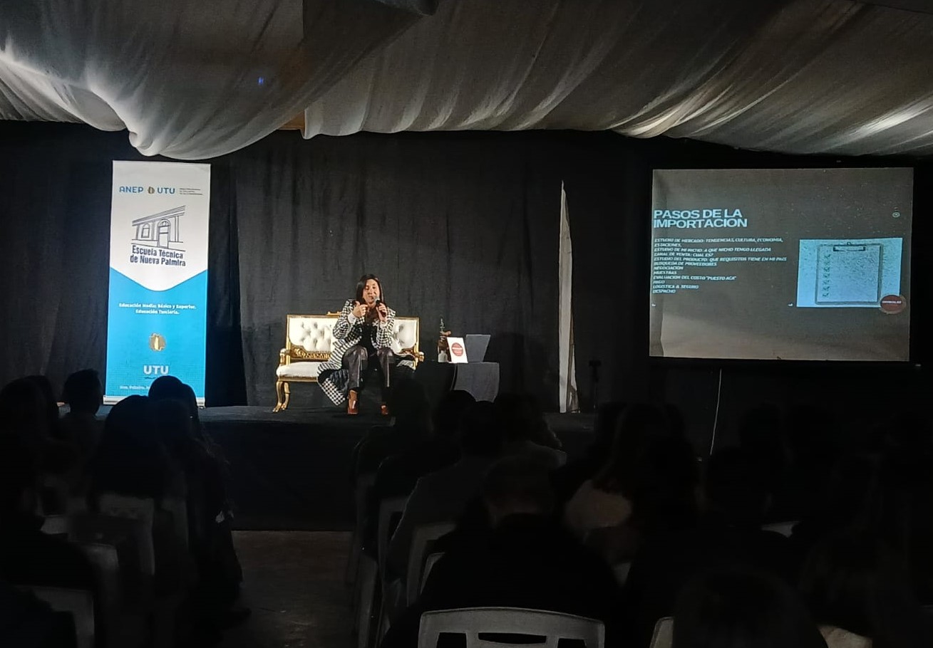 Conferencia sobre comercio con China colmó el «Club Palmirense» y vinculó la formación académica con la comunidad