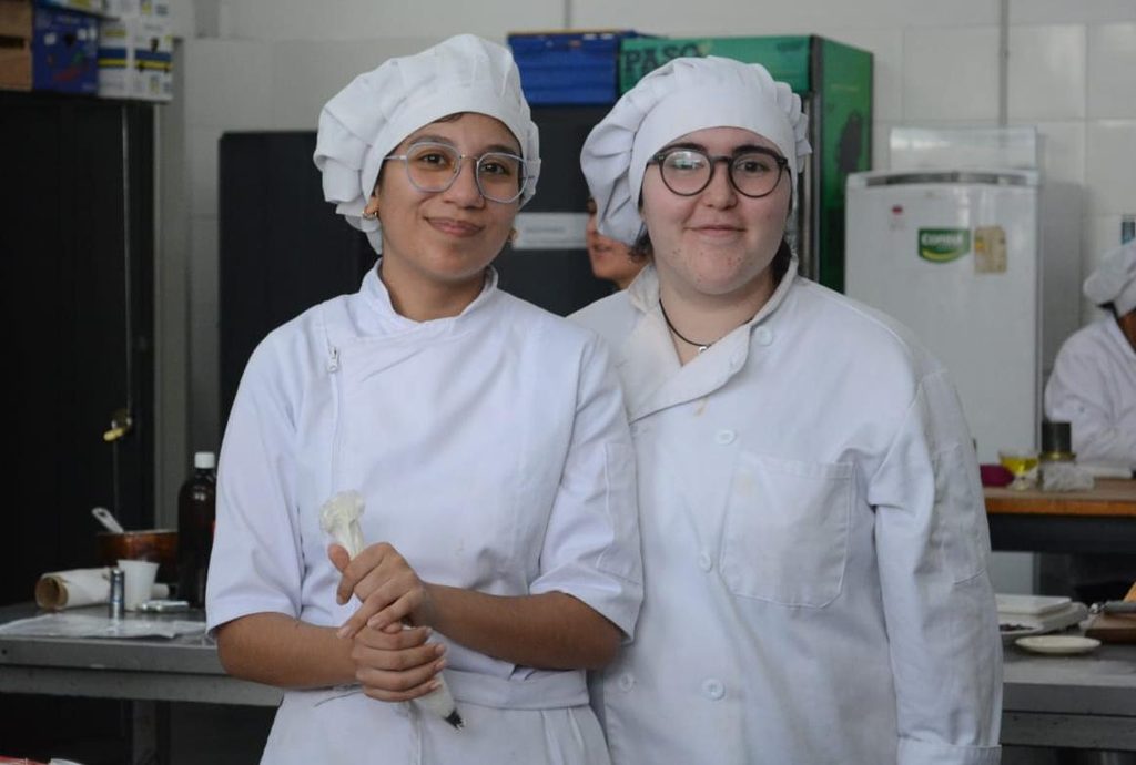 Charla sobre el desarrollo de pasantías del Curso Técnico Terciario de Gastronomía en el Parador Pedro Figari de Punta del Este