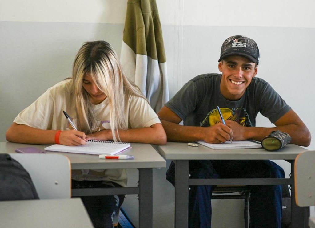 CURSO DE FORMACIÓN PARA TUTORES PARES: convocatoria para estudiantes de Educación Terciaria de los Polos Educativos Tecnológicos